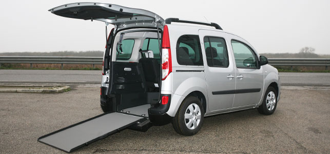 Auto mit rollstuhlrampe