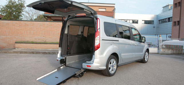 Ford Tourneo Connect per trasporto disabili