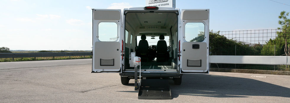 Ducato Flex Floor con sollevatore Fiorella per trasporto disabili