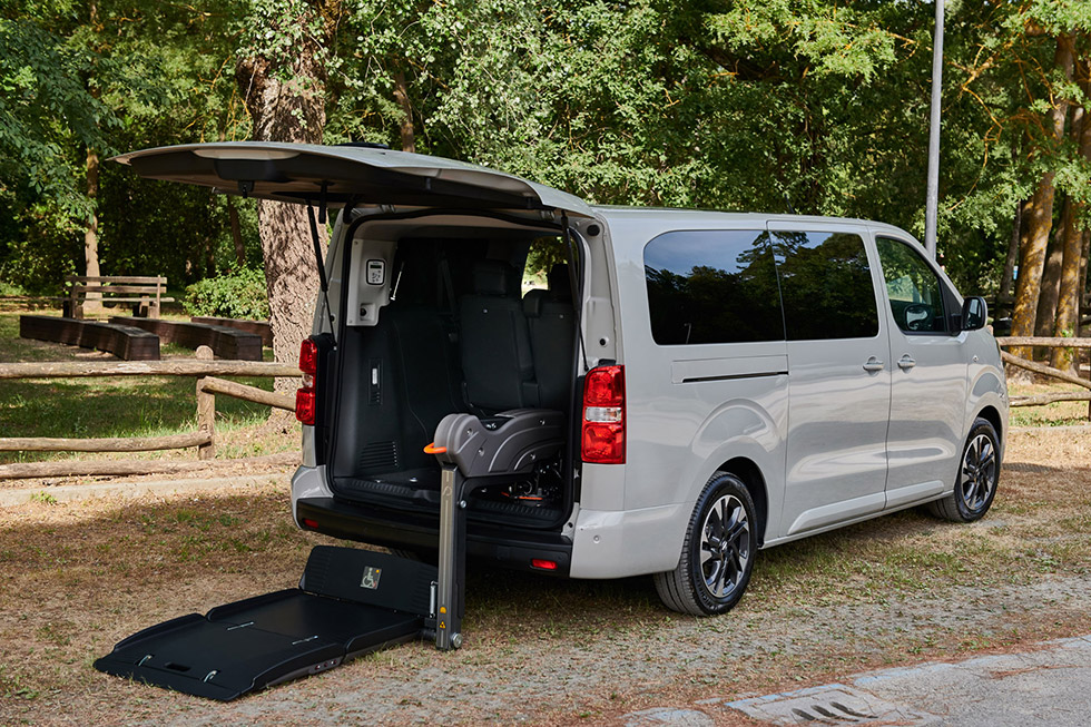 Veicoli Peugeot con Sollevatore per Trasporto Disabili